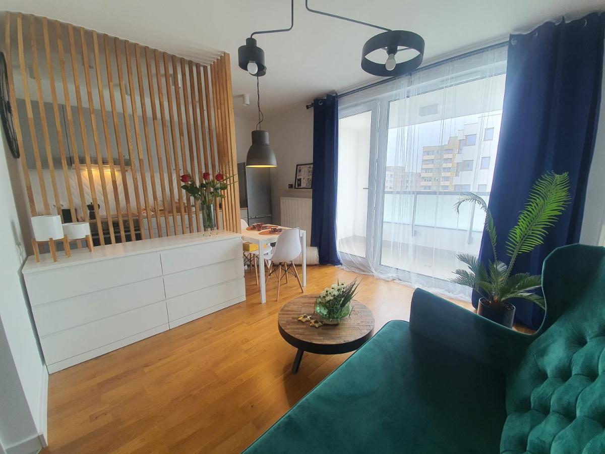 Apartament Przy Metro Варшава Екстериор снимка